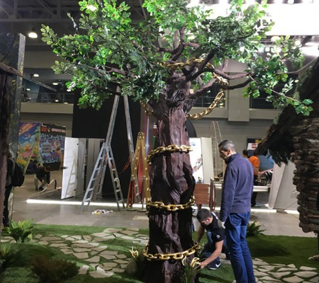 Искусственное дерево дуб для выставочного стенда в Крокус Экспо. г. Москва - 2017г.