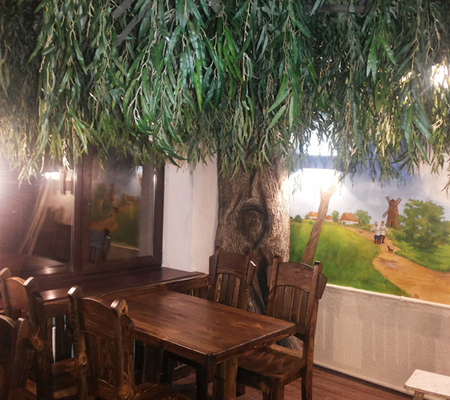 Большая искусственная Ива в кафе. Высота дерева 2,6м с 3-мя ветками длиной 4,0м - МО, г. Королев - 2013г.