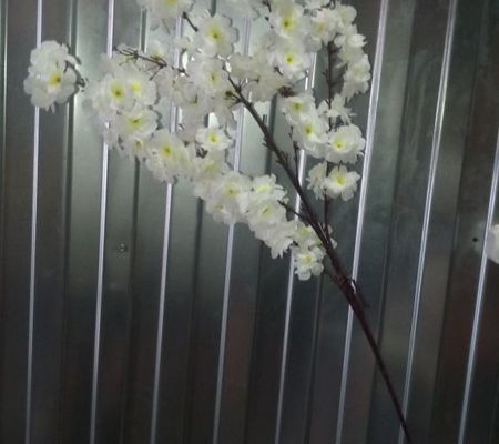 Искусственная ветка сакуры белой. Длина 1,0м