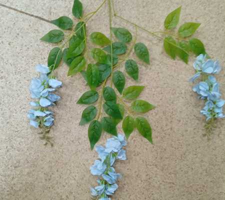Искусственная ветка глицинии голубой.