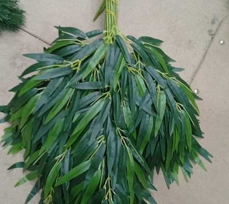 Искусственная ветка ивы зеленой.